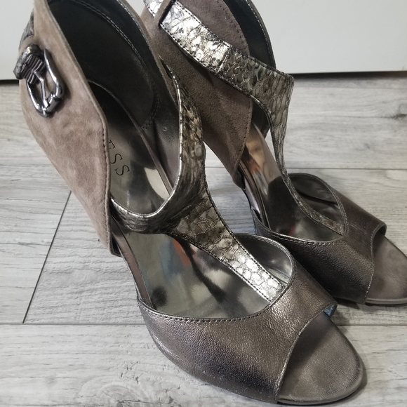 Shoes - Picture 1 of 2